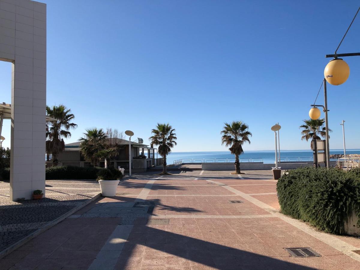 Appartamento A 30 Mt Dal Mare Cecina  Extérieur photo